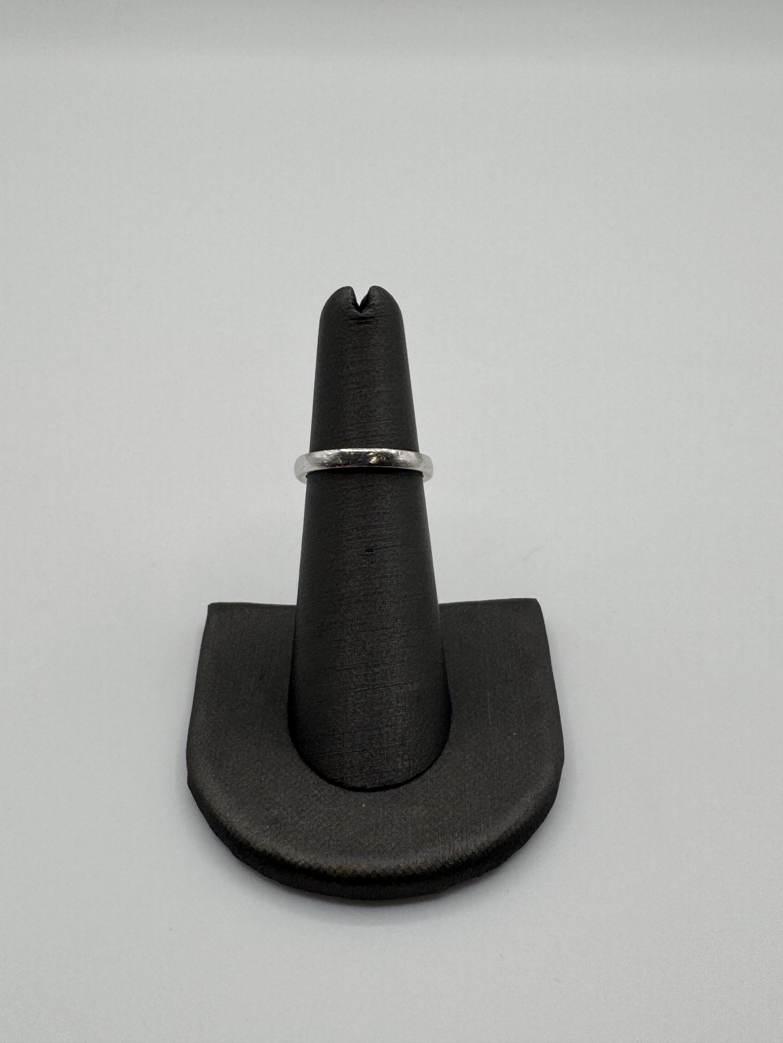 2.5mm Diamond Ring-Size 6