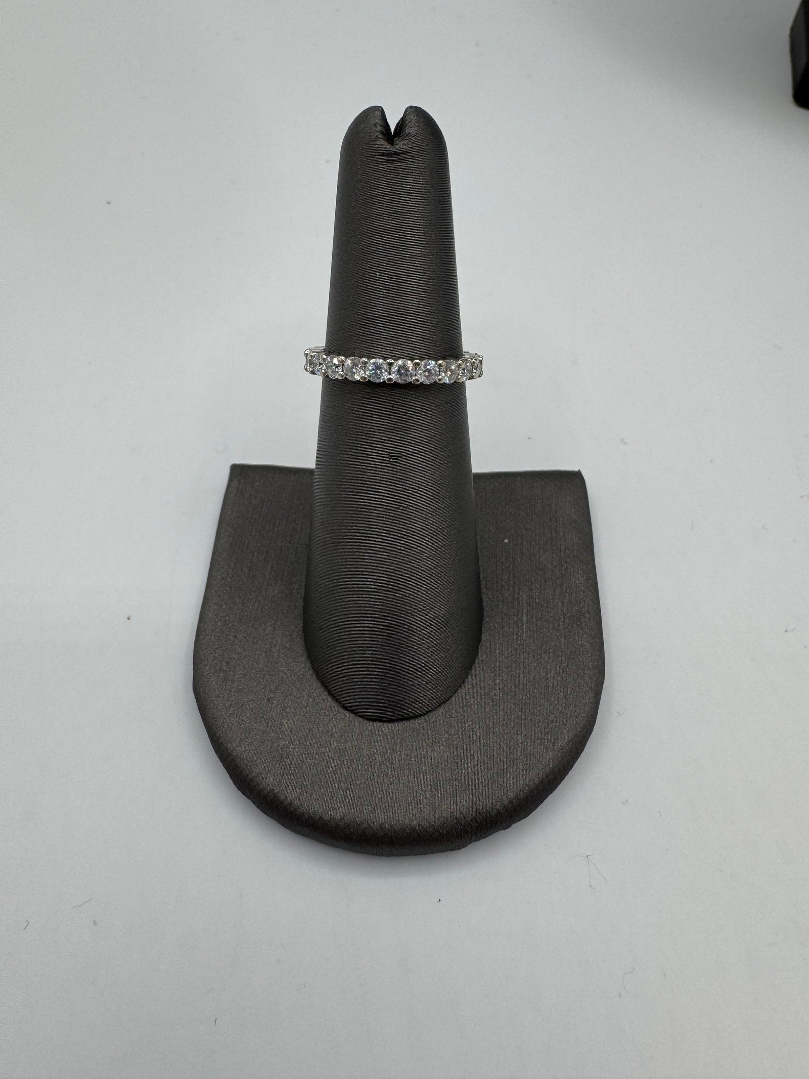 Jacoje 2.5mm Diamond Ring-Size 6 (OVERSTOCK)