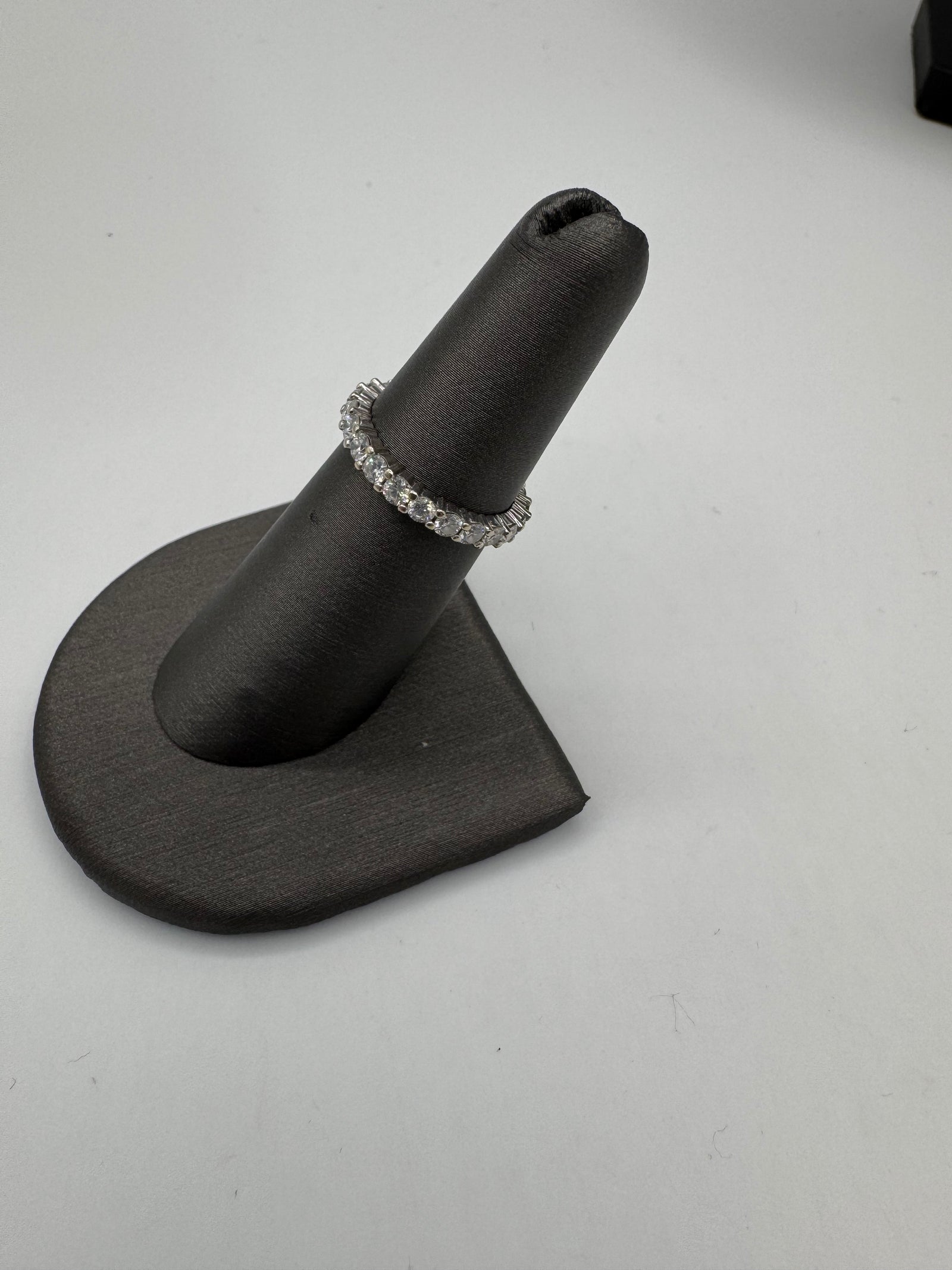 Jacoje 2.5mm Diamond Ring-Size 6 (OVERSTOCK)