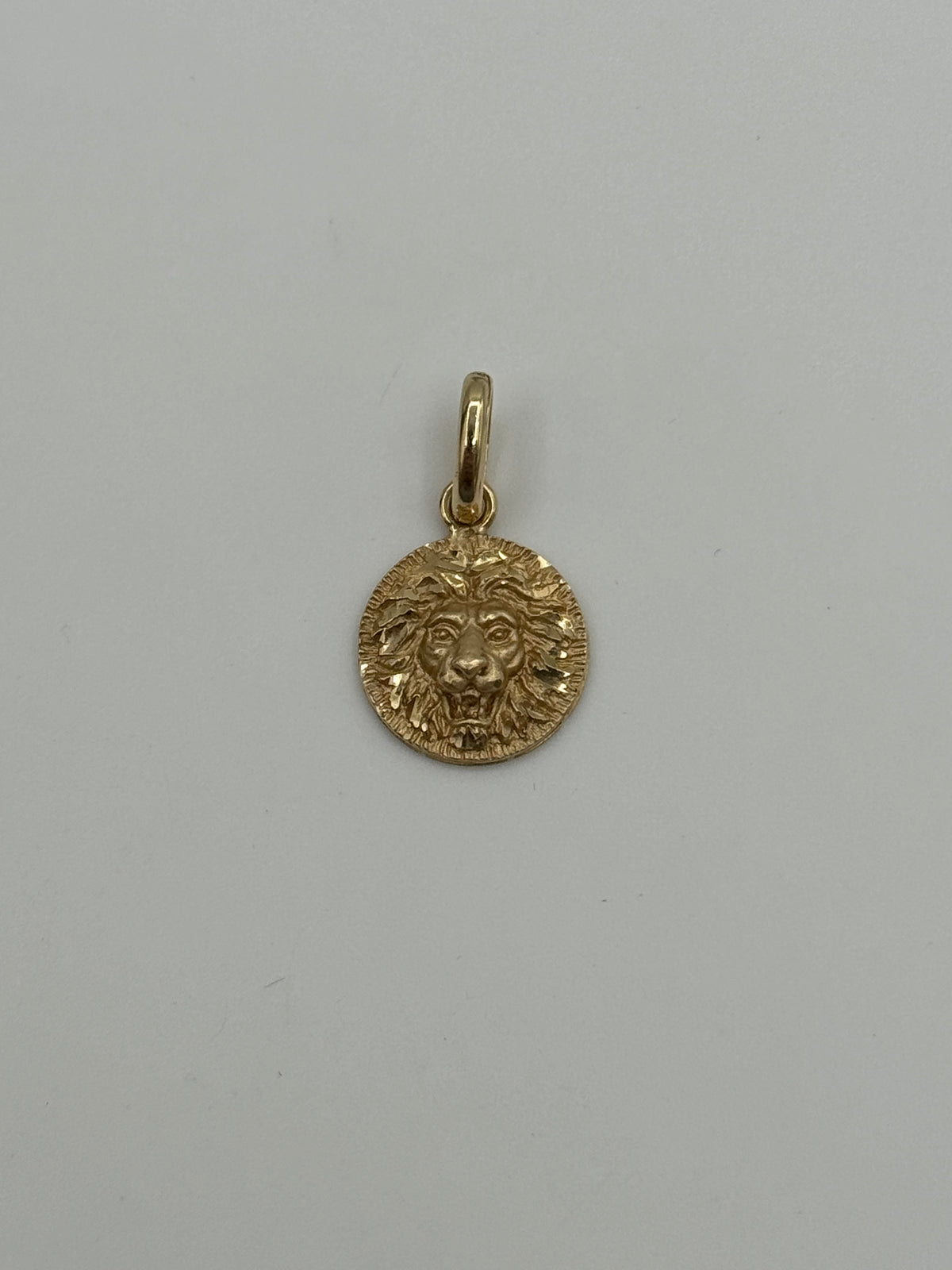 Lion Round Pendant-3/4 inch