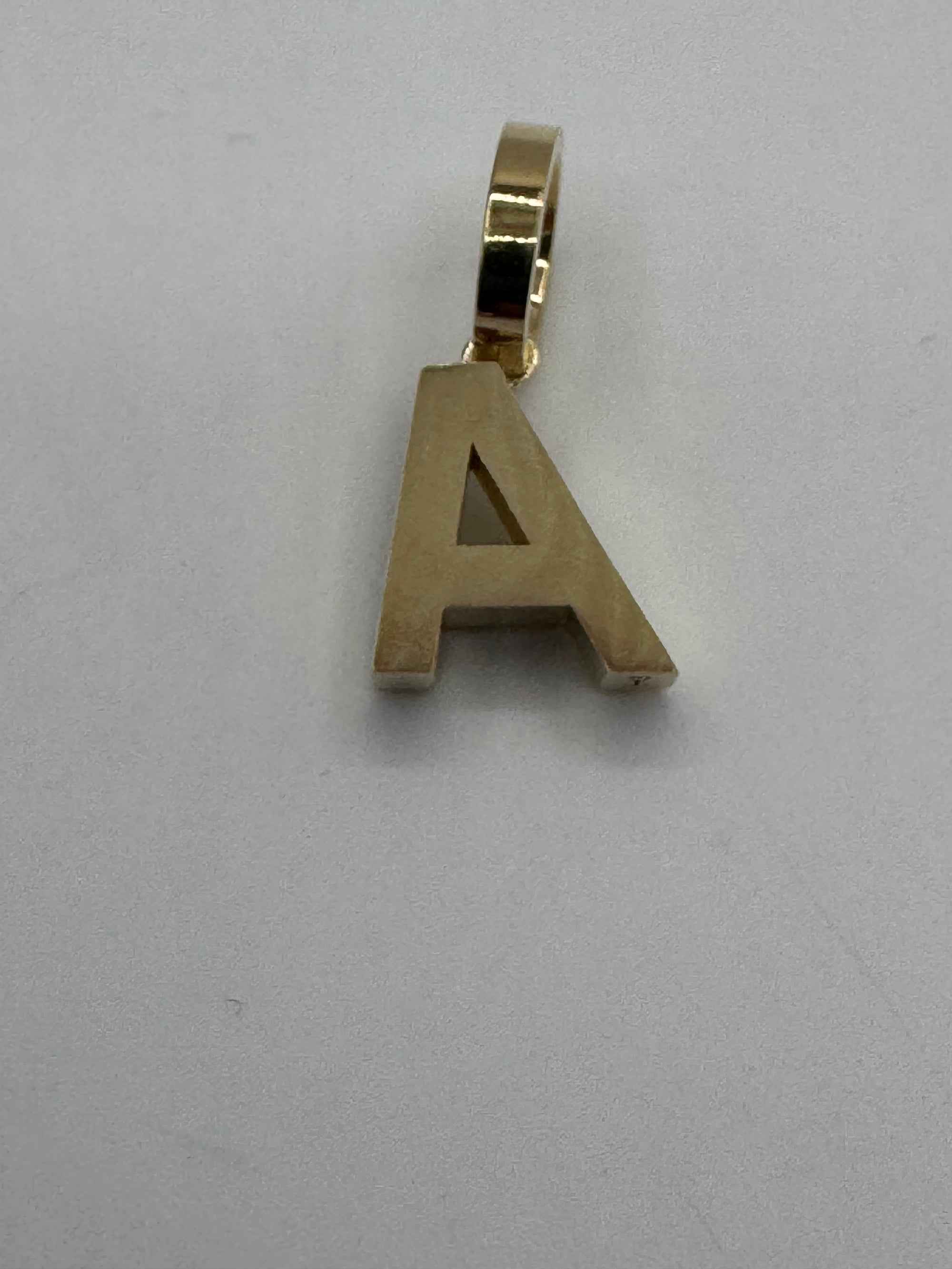 A Pendant (DIAMOND)-3/4 Inch