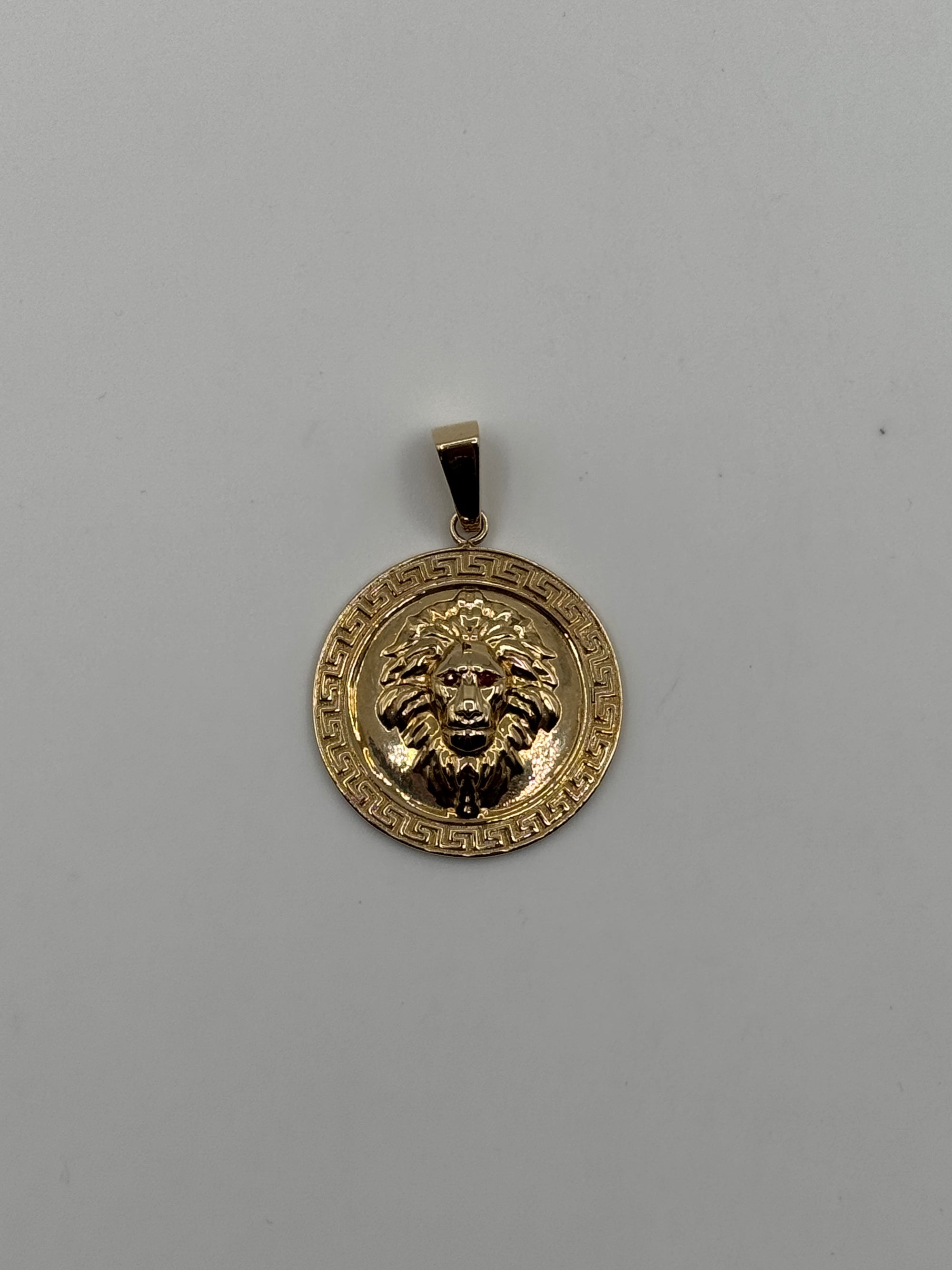 Round Lion Head Pendant-2 inch (Ruby Eyes)