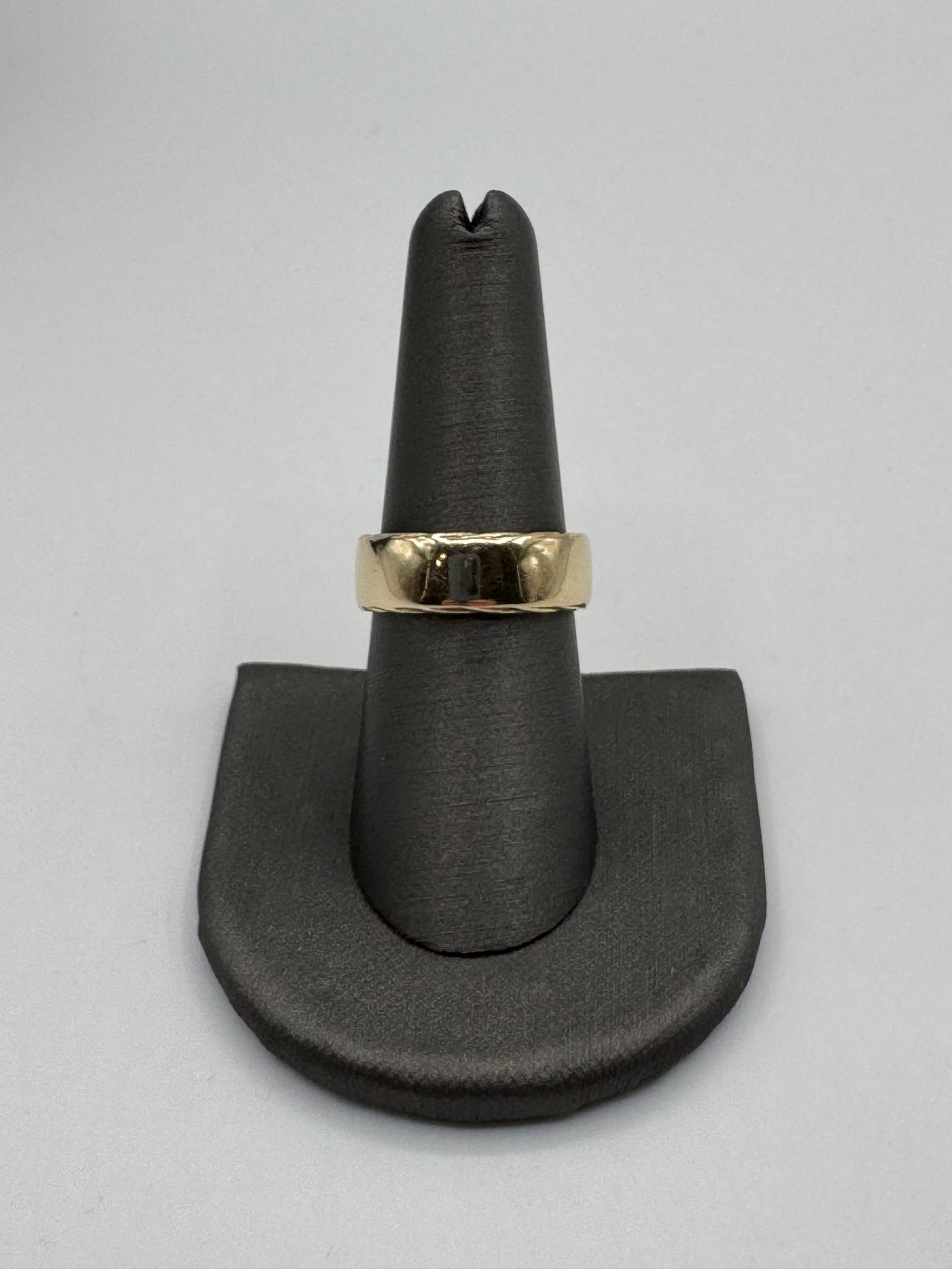 7mm Gold Ring-Size 8