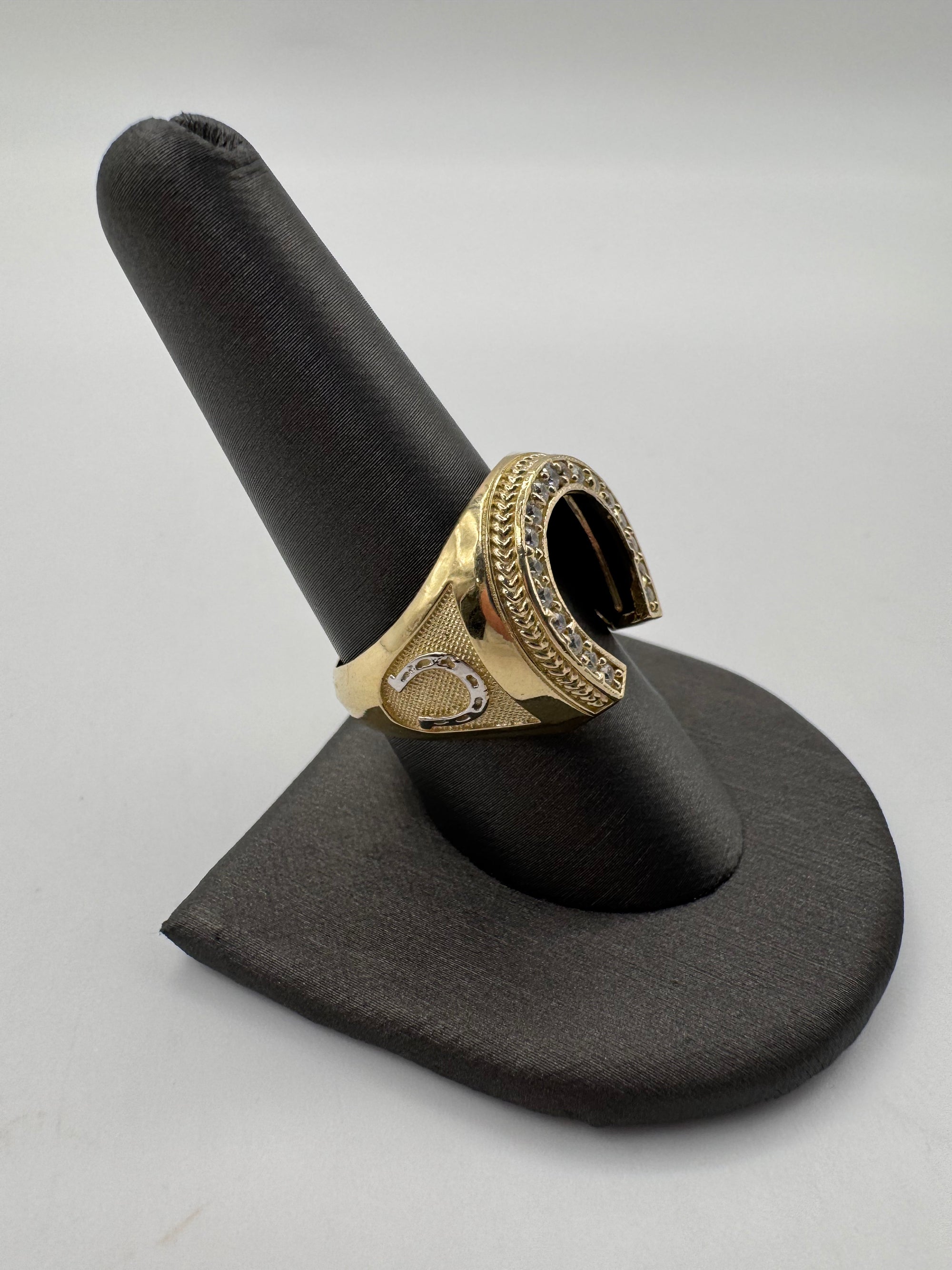 18mm Horseshoe Ring-Size 9.5