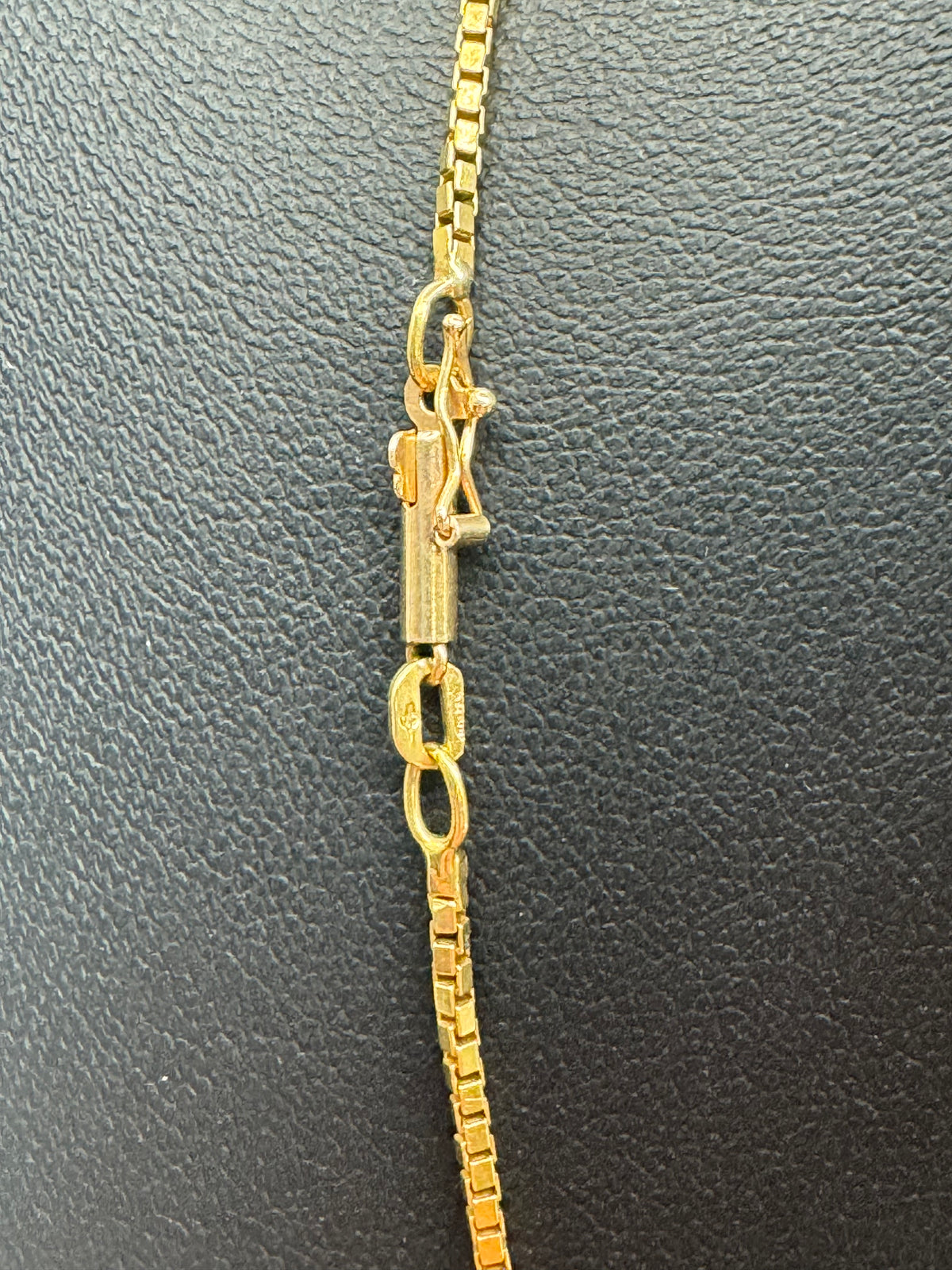 1.5mm Box Chain 21 inches (DIAMOND CUT)