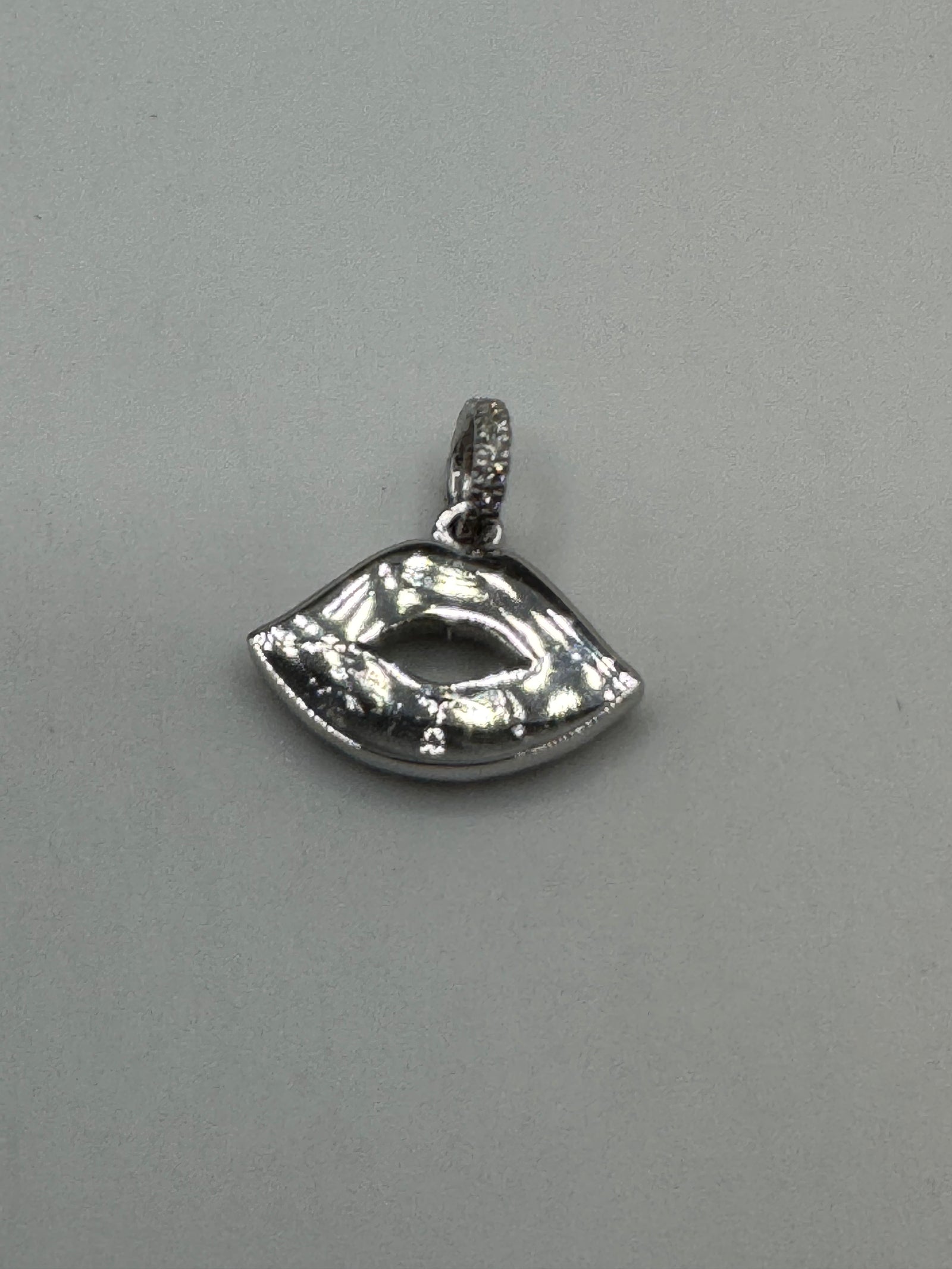 Jacoje Tiny Diamond Lips (JACOJE STAMPED) OVERSTOCK